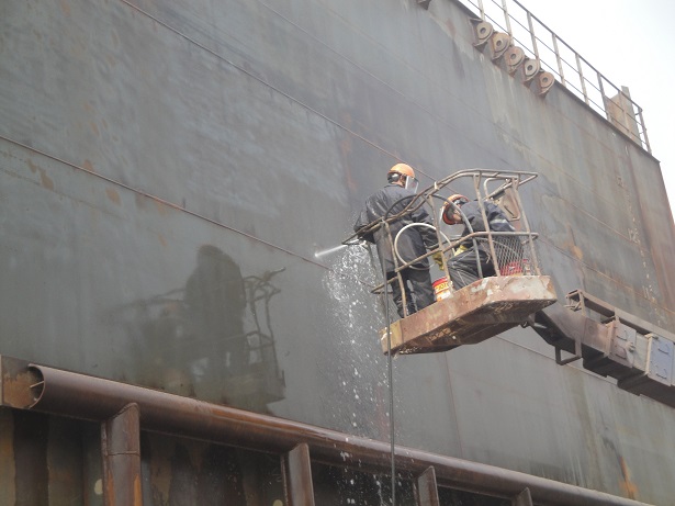 高壓清洗機用于造船廠翻新除銹